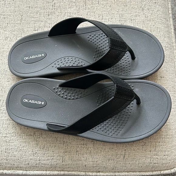 OKABASHI Men's Mariner Flip Flop Sandals Slate Black L 8/8.5- NWOT - Picture 1 of 7